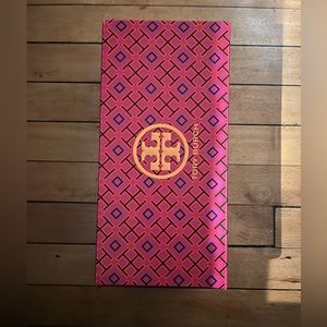 NWOT Tory Burch tan sandals size 8.